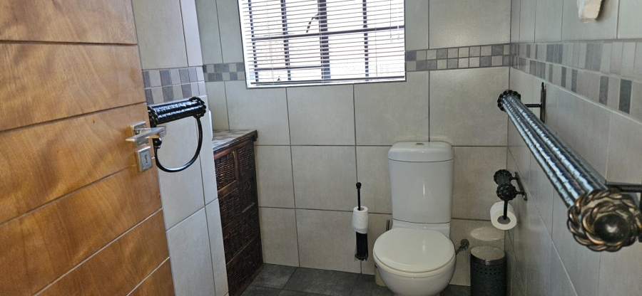 5 Bedroom Property for Sale in Langenhovenpark Free State